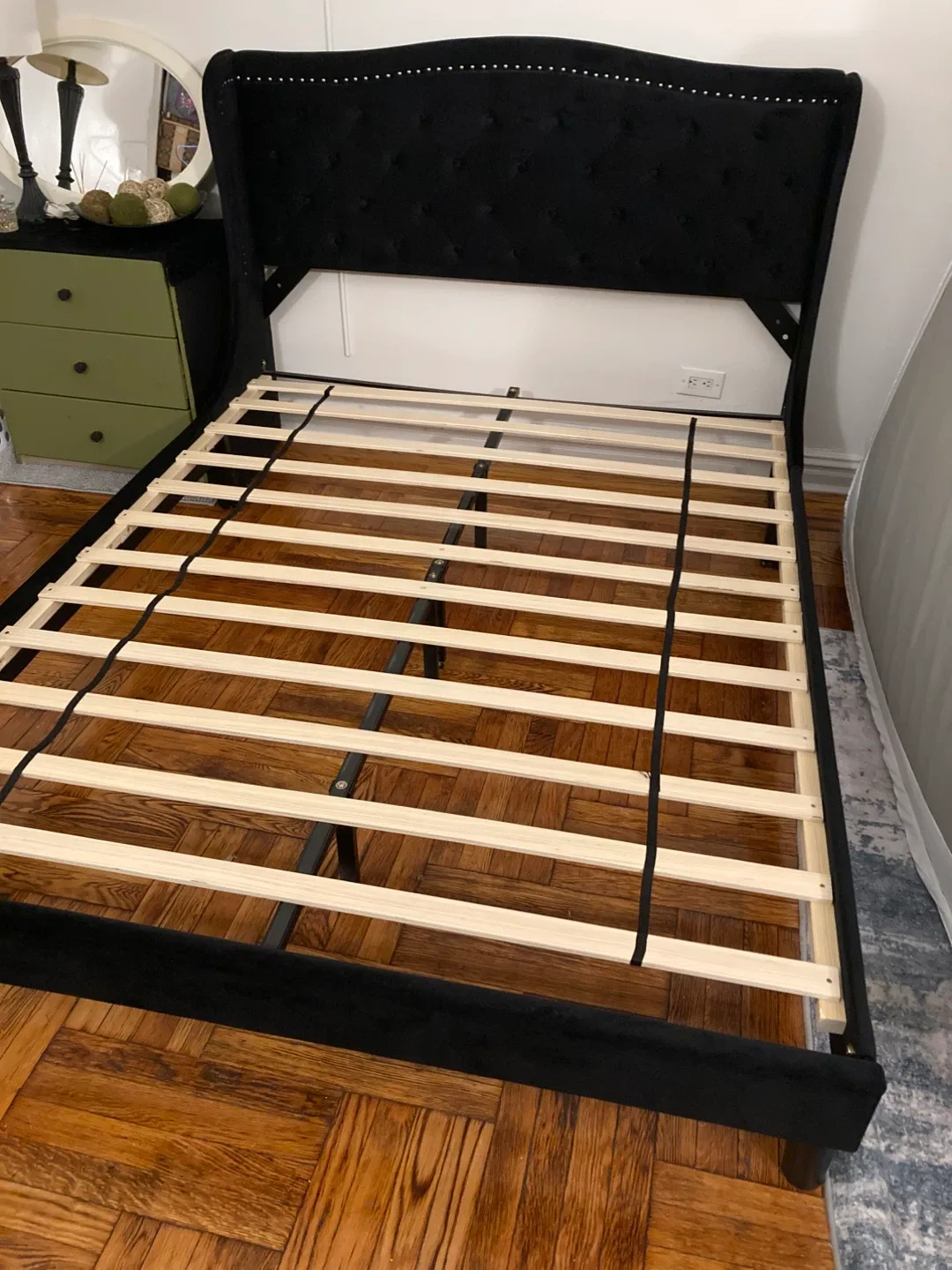 Black Tufted Upholstered Bed Frame image indicator(5)