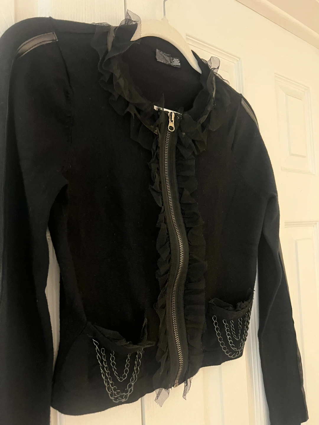 Black Top with Ruffle and Chain Detail - photo 3