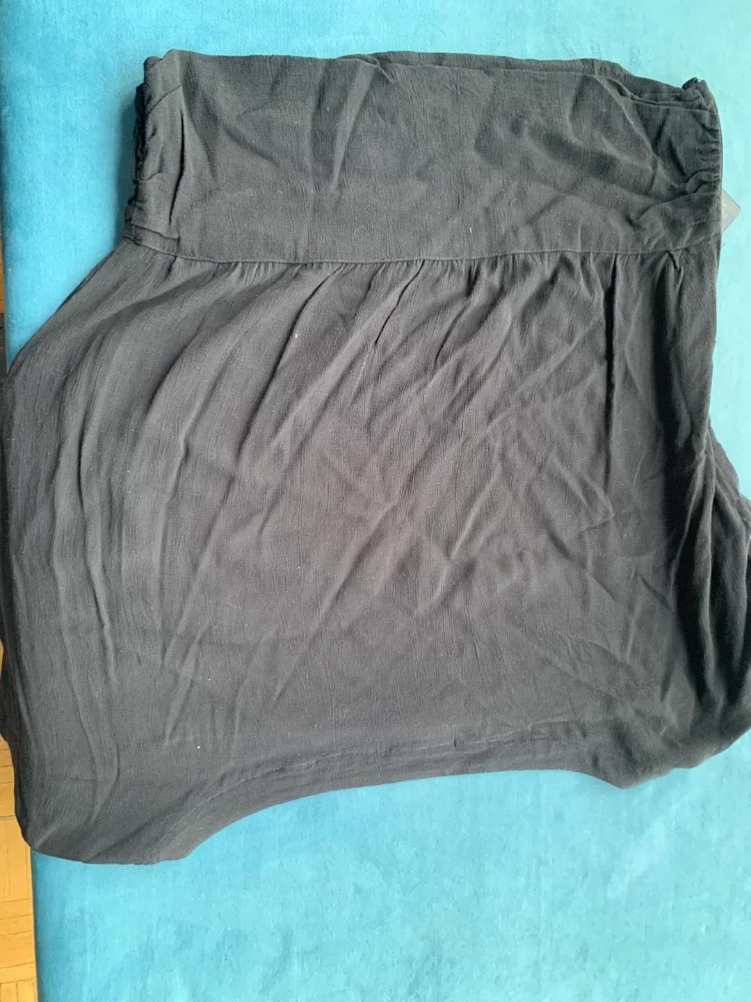 Melvo Black Shorts - Size M image indicator(2)