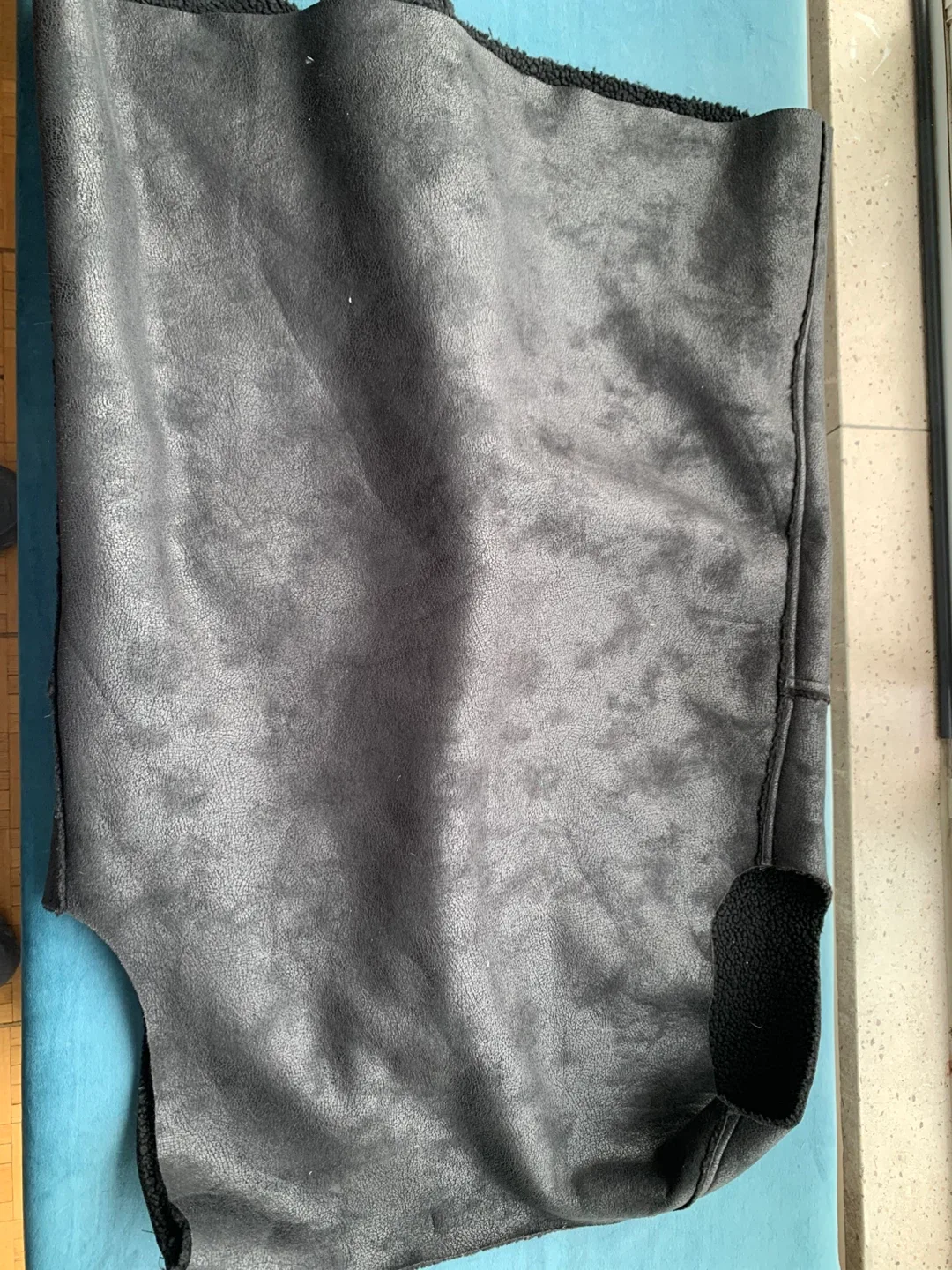 Black Vest image indicator(2)