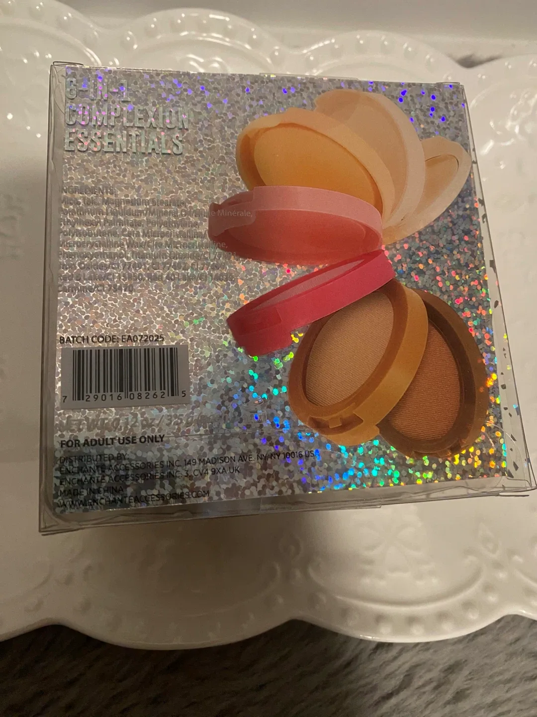 New (unused) 6-in-1 Complexion Compact image indicator(2)