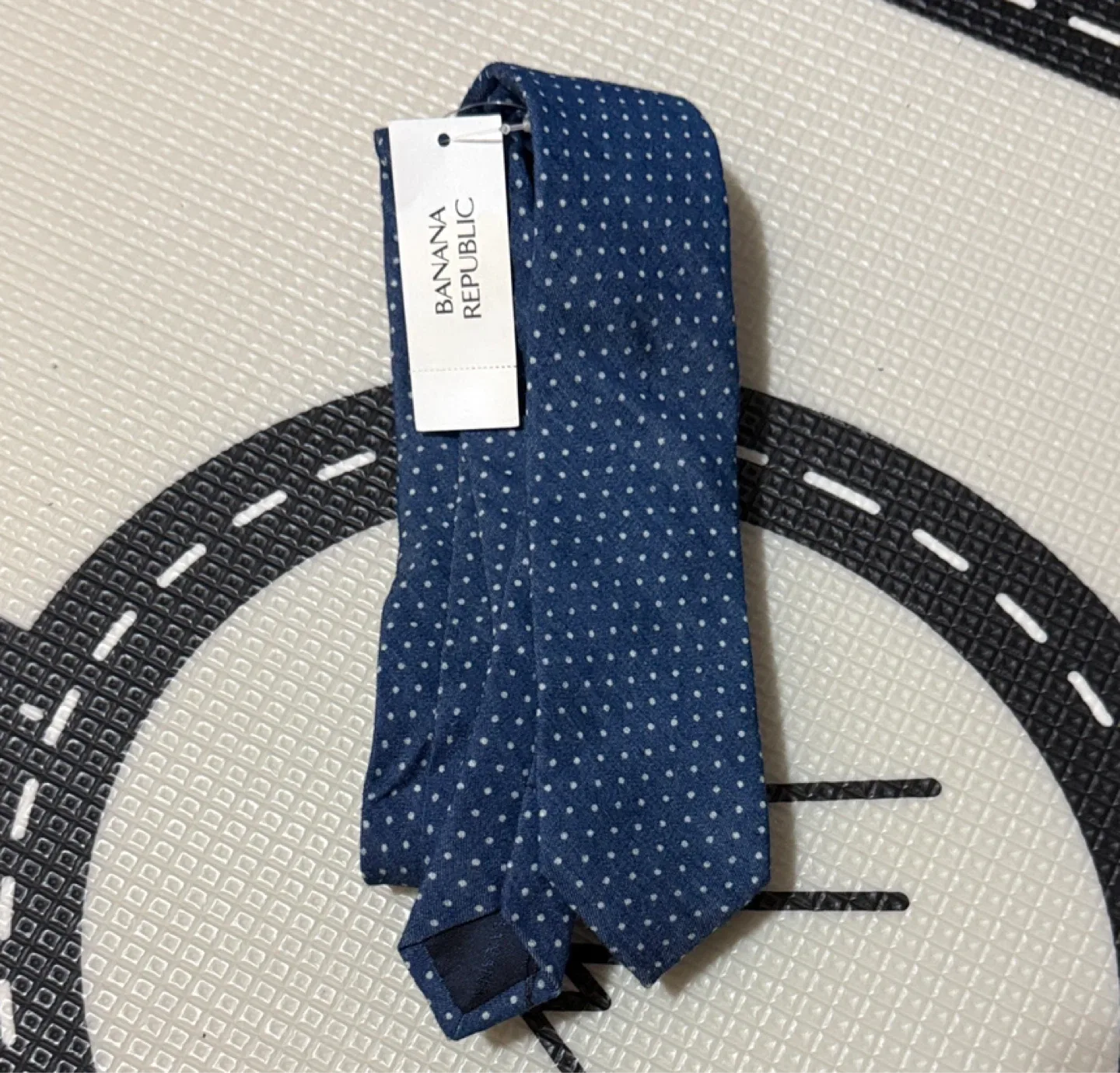 Banana Republic Slim Dotted Tie - New