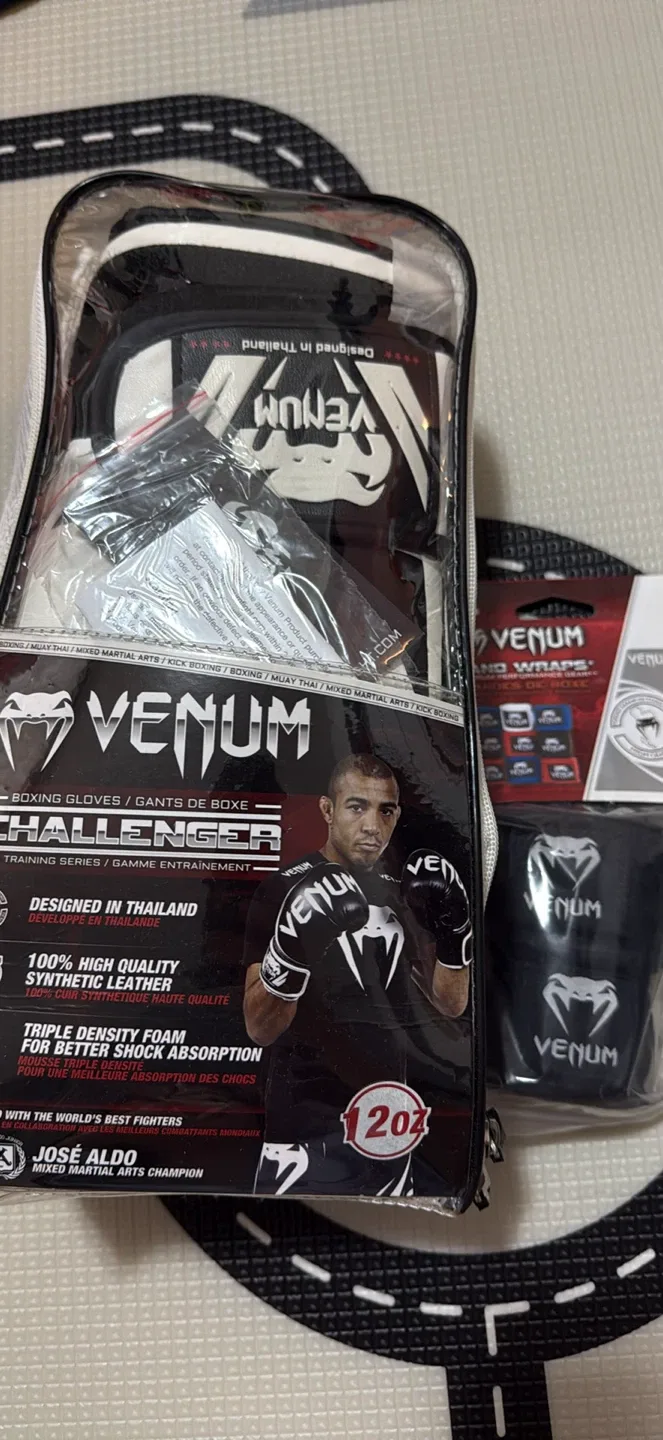 Venum Challenger Boxing Gloves 12oz + Wraps