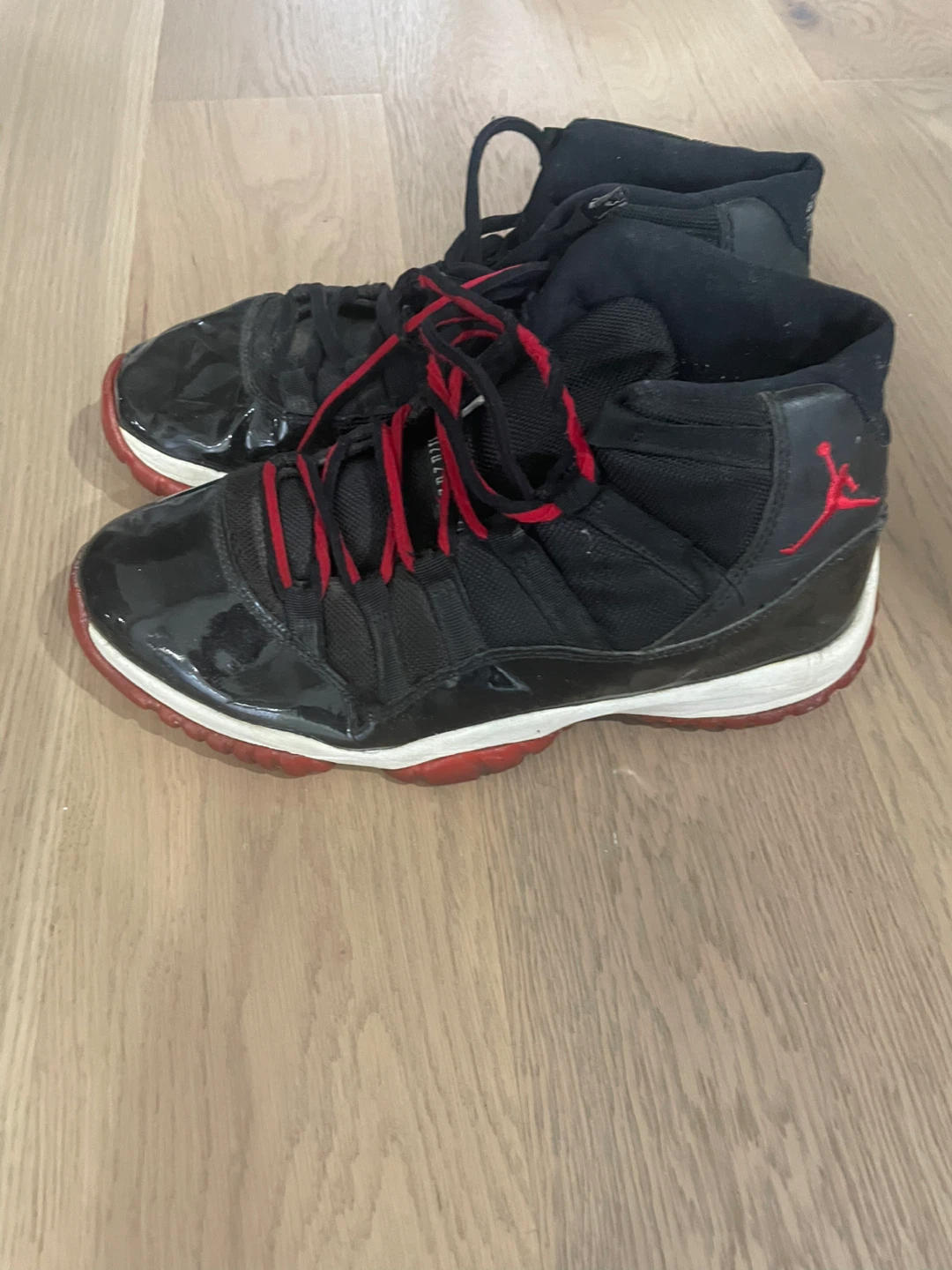 Jordan 11 Retro Black/Red, Size 9
