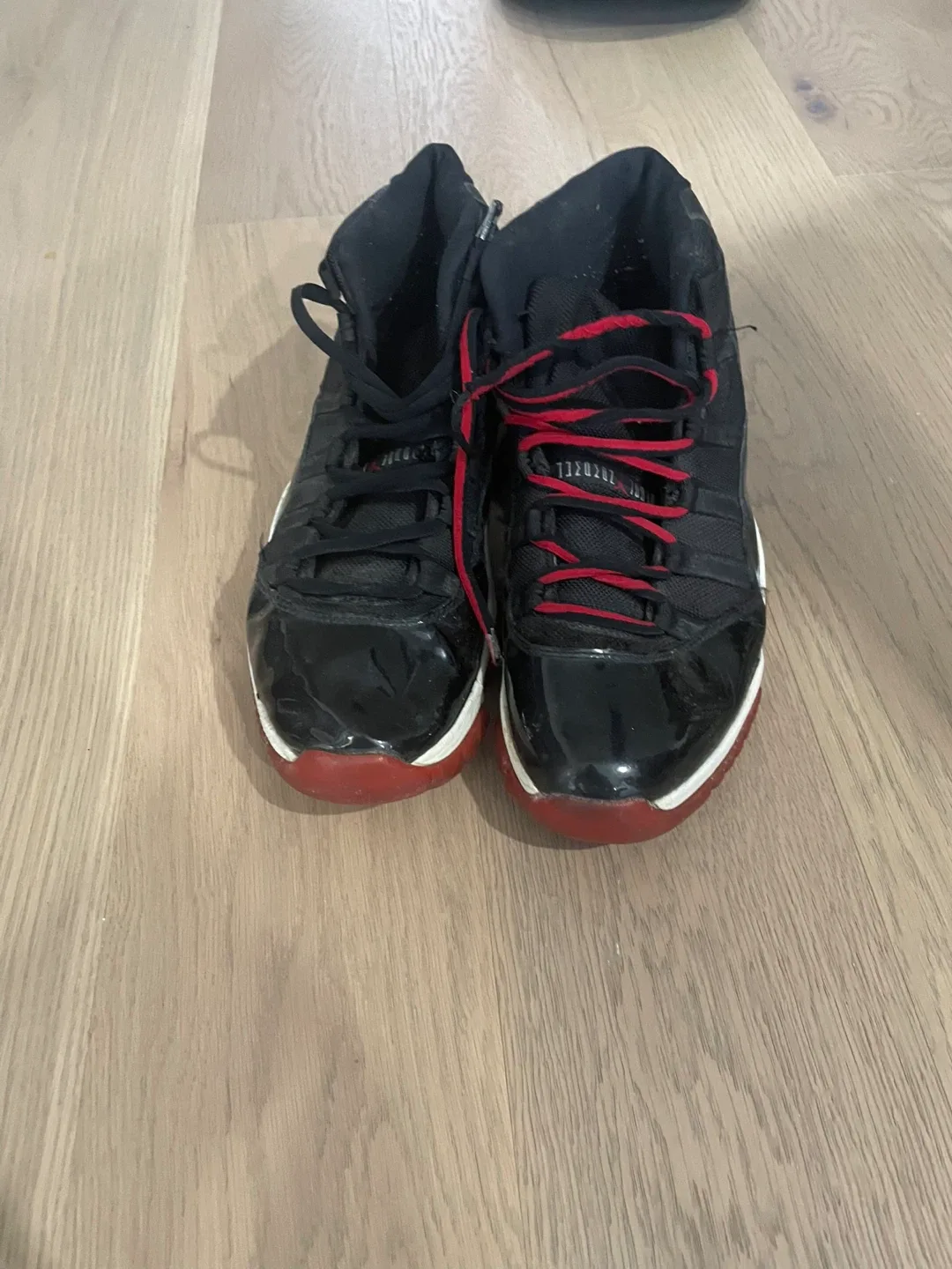 Jordan 11 Retro Black/Red, Size 9 image indicator(3)