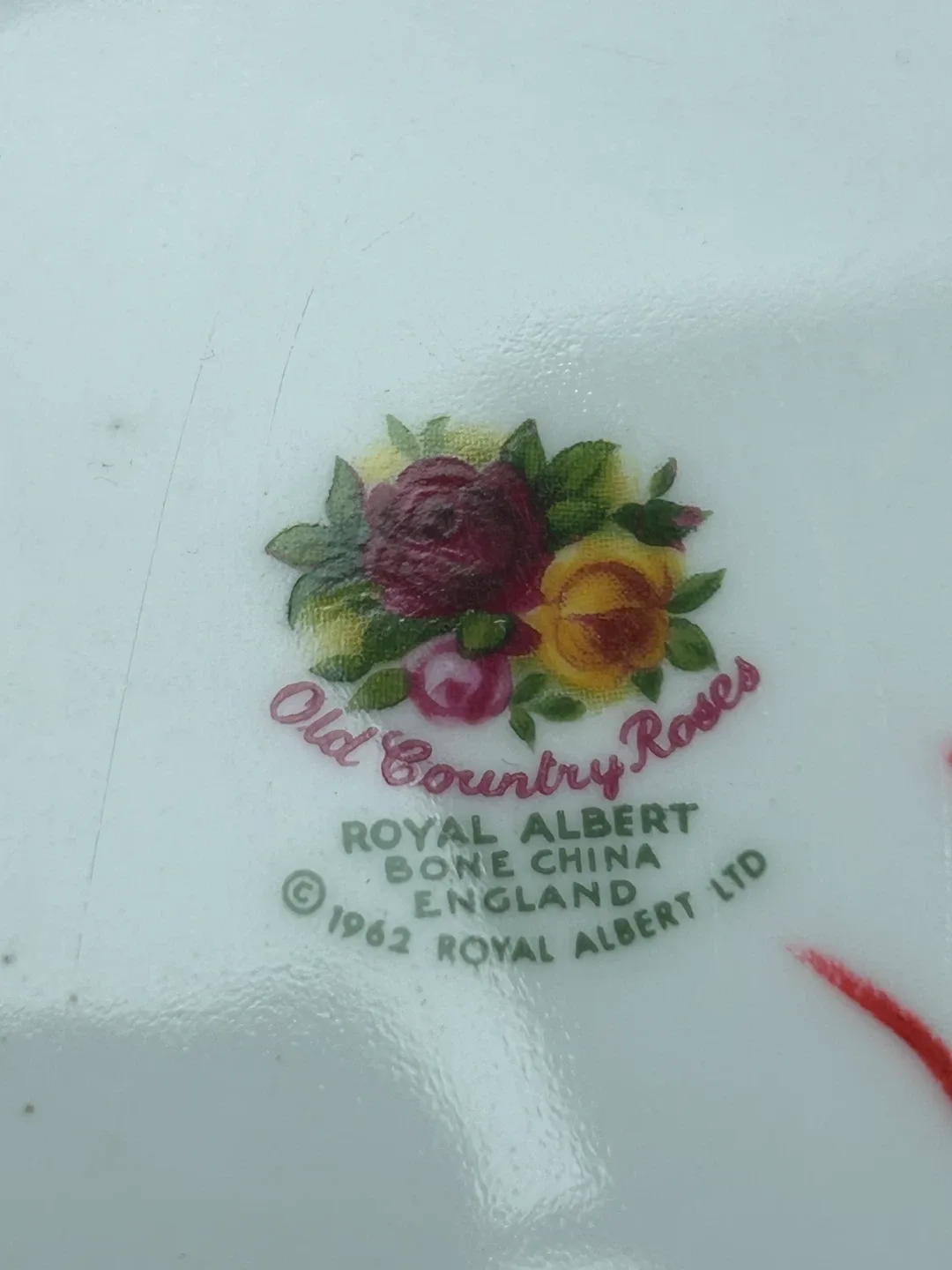 Royal Albert Old Country Roses Teapot image indicator(3)