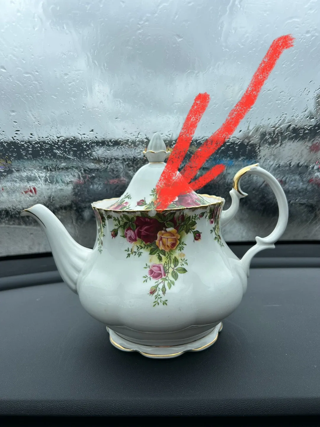 Royal Albert Old Country Roses Teapot image indicator(2)