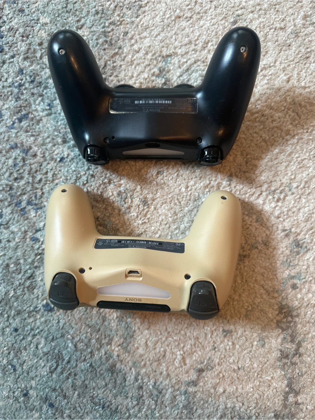 PS4 DualShock 4 Controllers - Black & Gold - photo 3