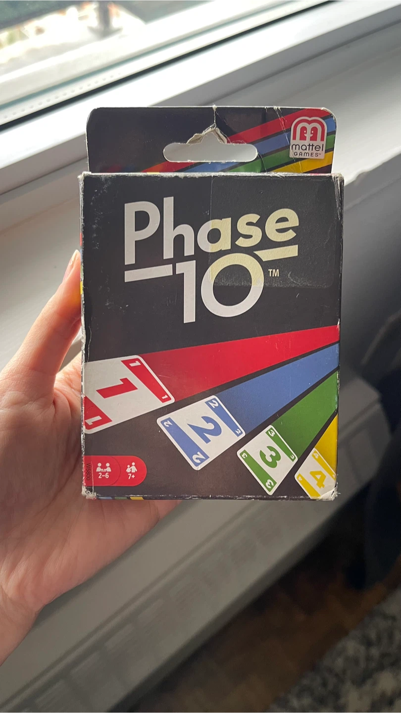 Phase 10 Card Game - photo 2