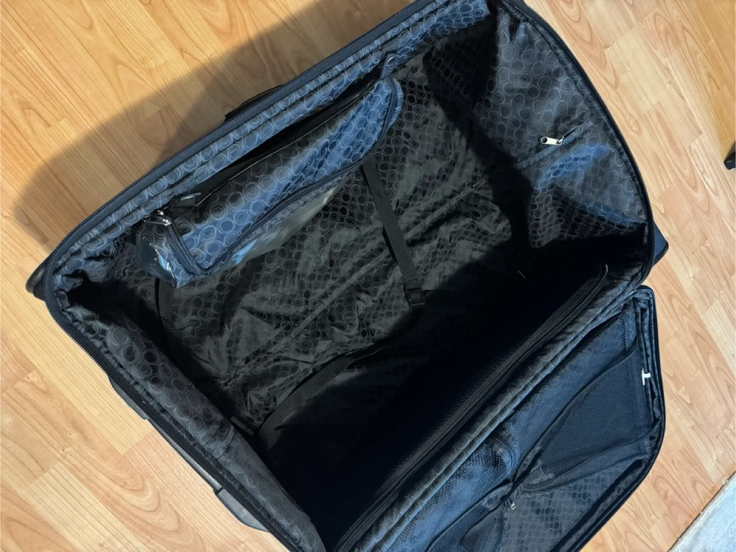 Delsey large suitcase  - black image indicator(5)