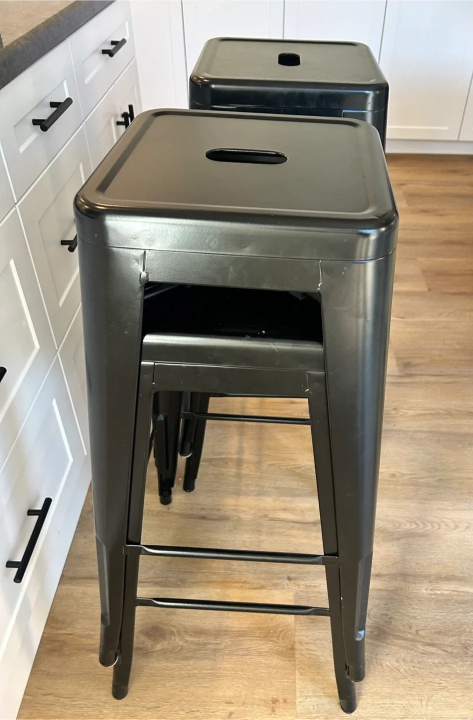 Set of 4 Black Metal Bar Stools image indicator(2)