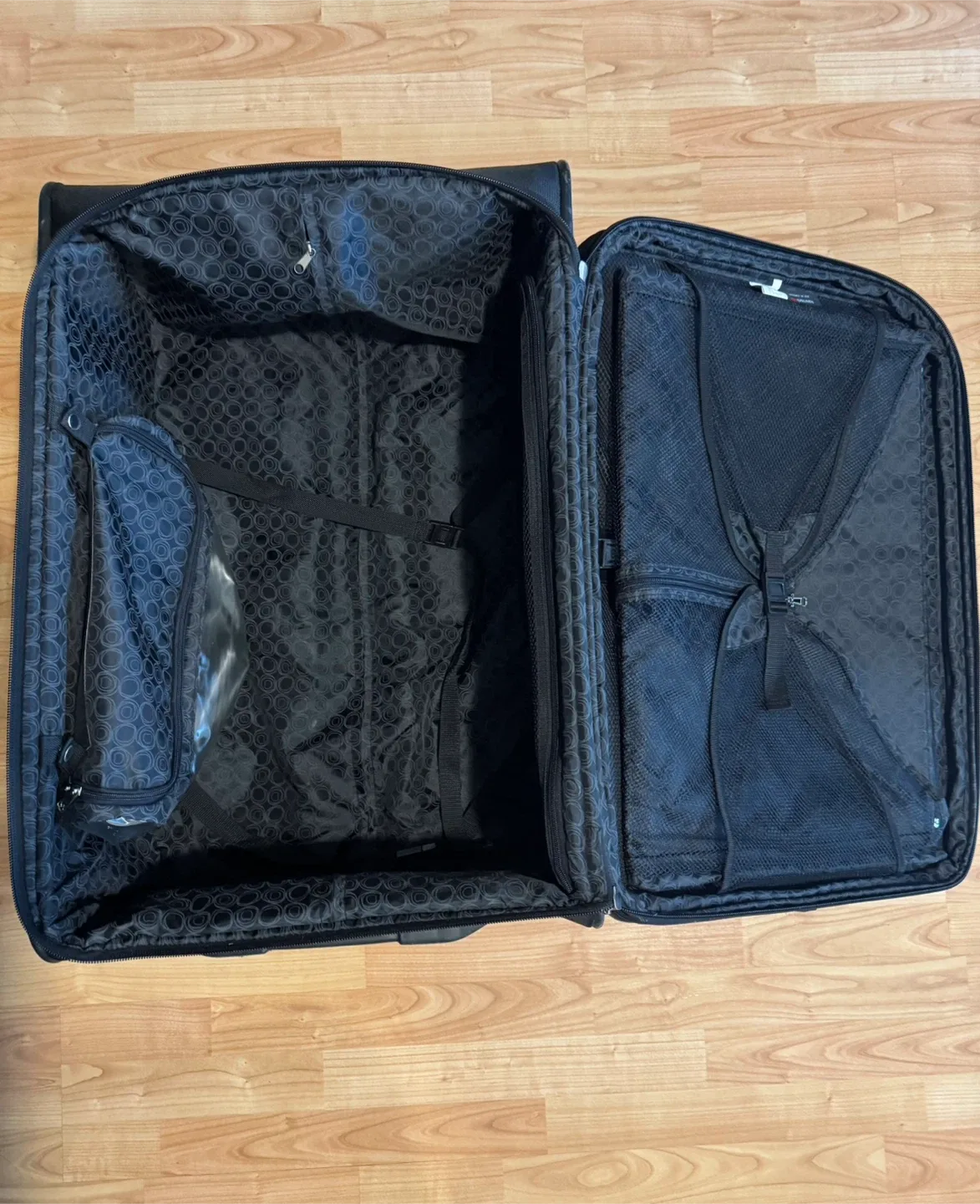Delsey large suitcase  - black image indicator(6)