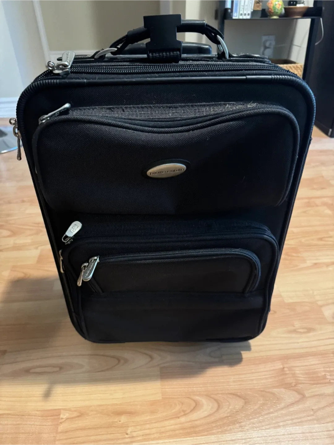 Carry-On Suitcase image indicator(6)