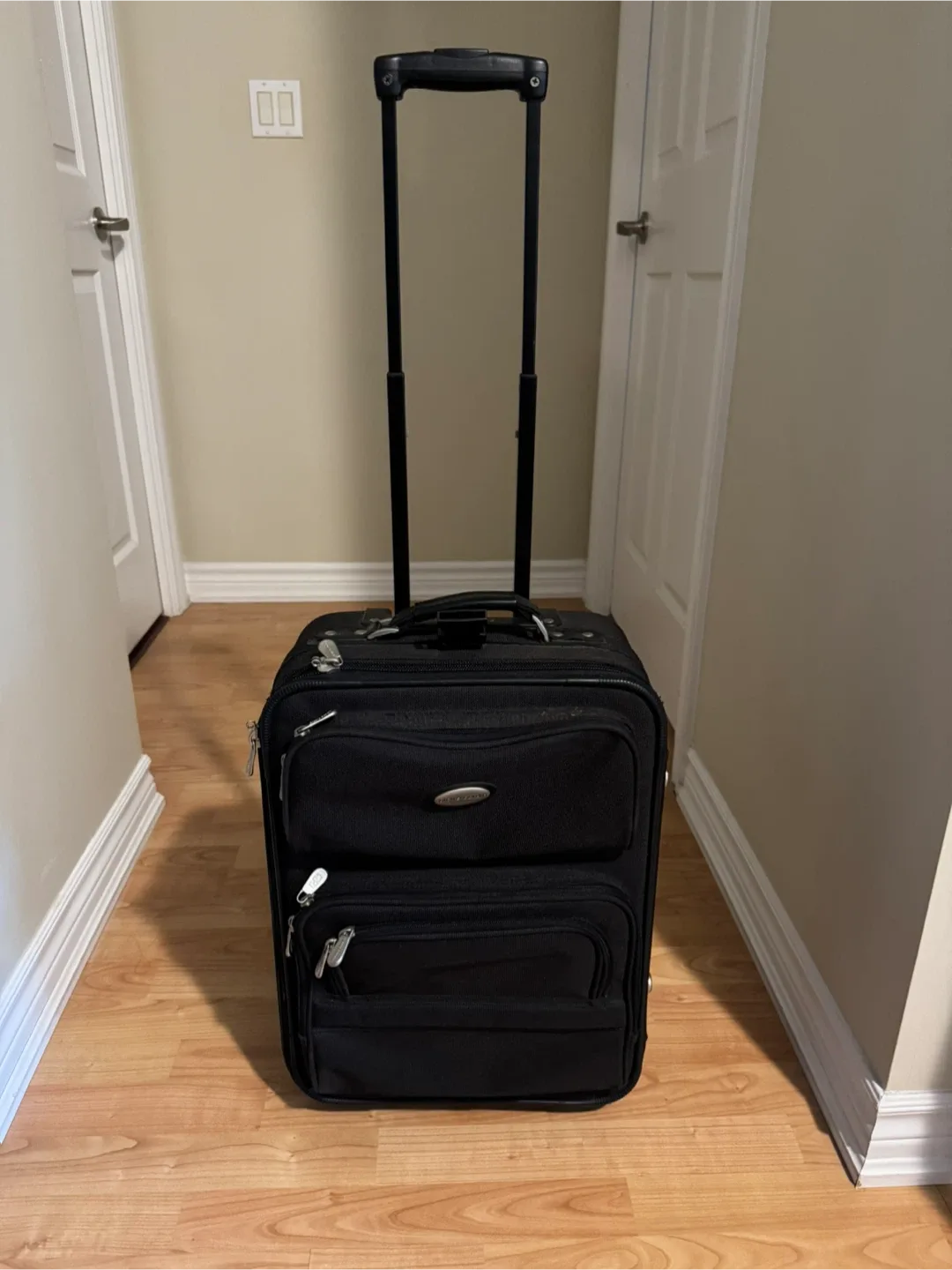 Carry-On Suitcase image indicator(2)