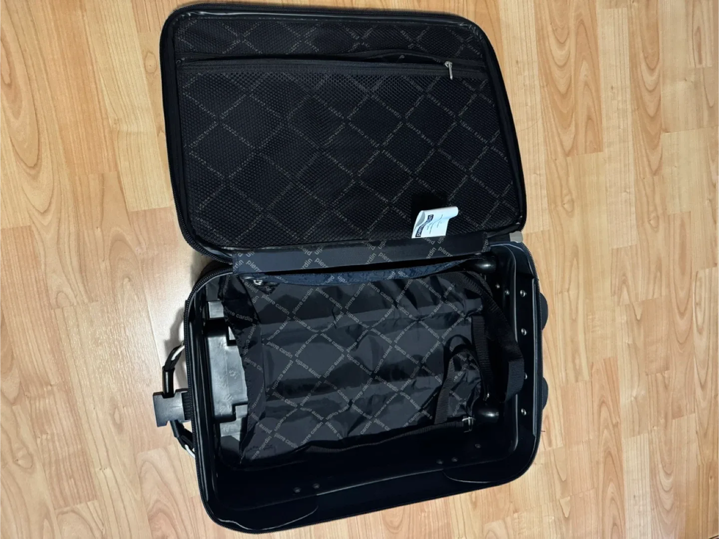 Carry-On Suitcase image indicator(4)