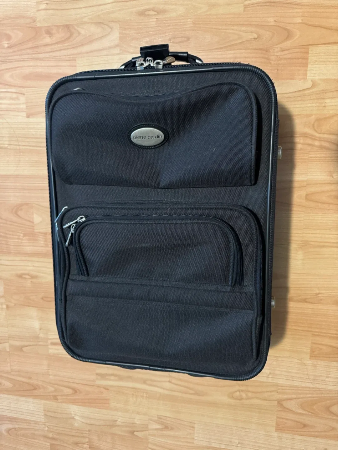 Carry-On Suitcase image indicator(3)