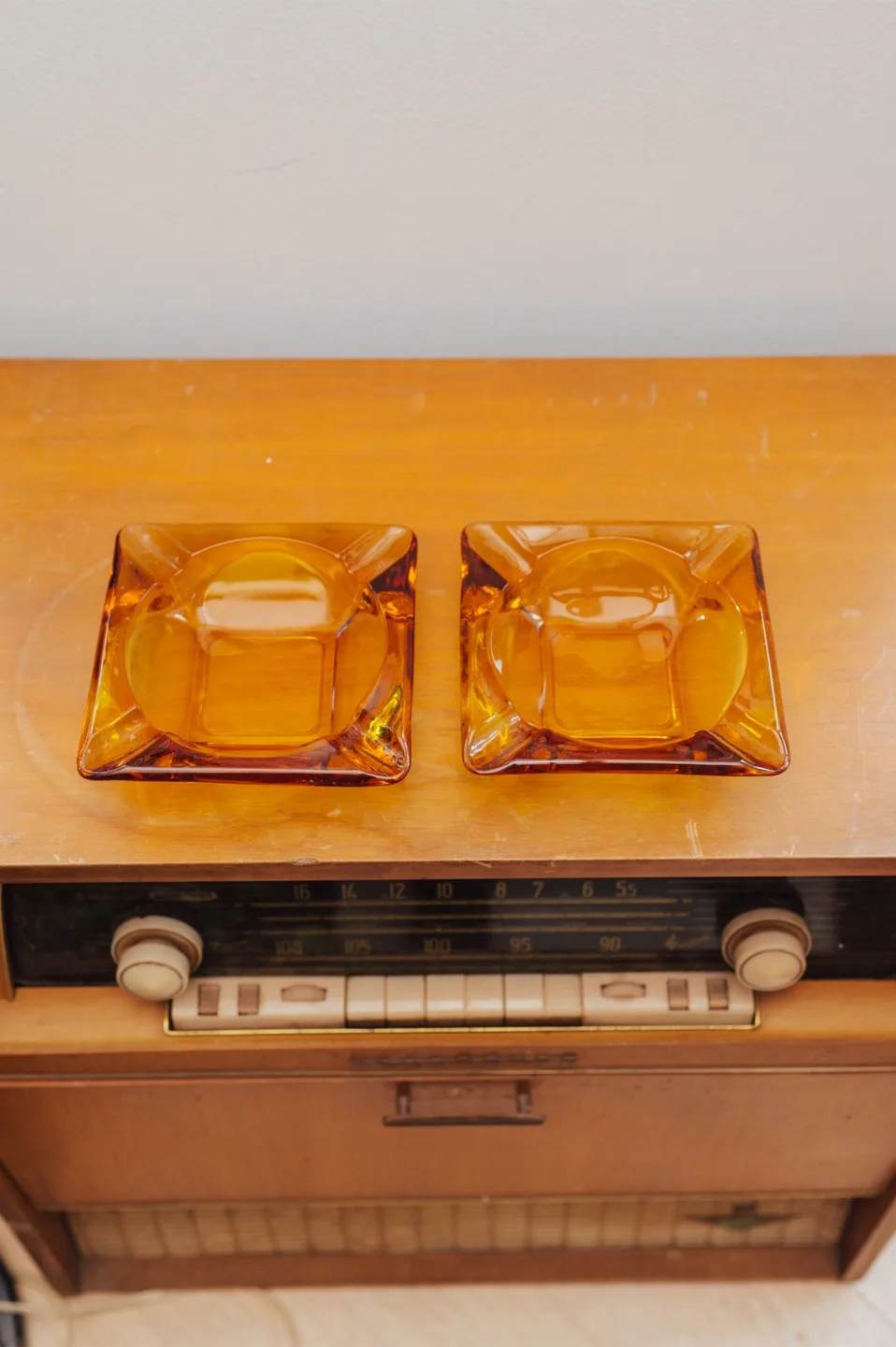 Square Glass Ashtray Pair 🧡