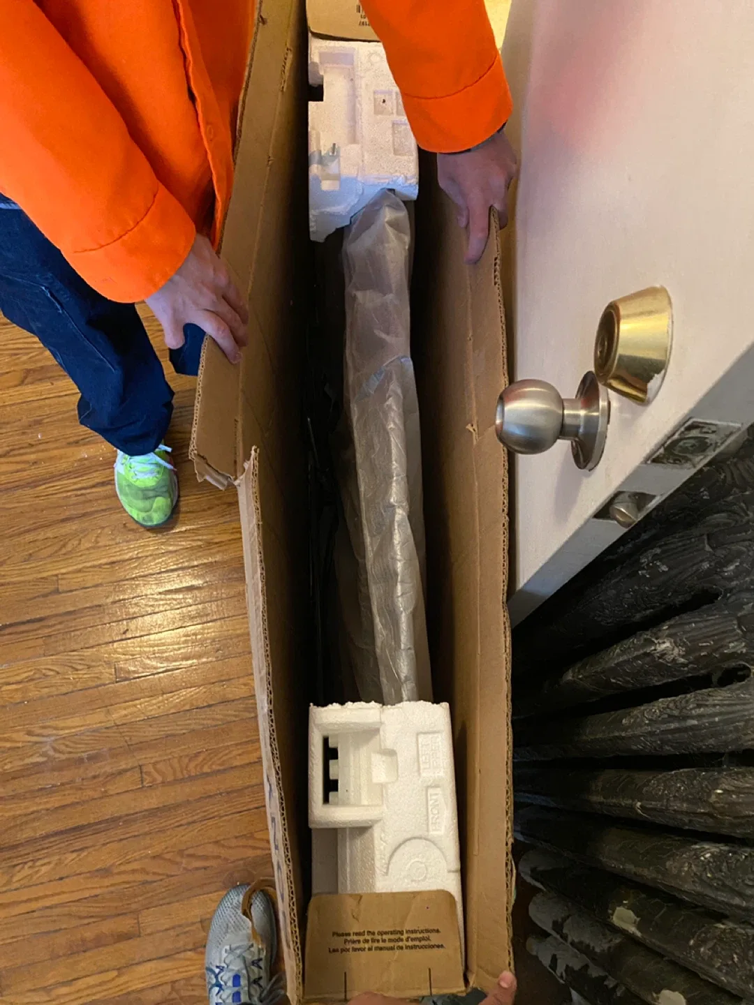 Free!! Sony Bravia R45 LED 46" TV - New in Box! image indicator(3)