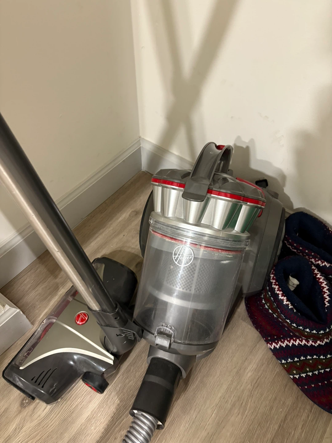 Hoover WindTunnel Bagless Vacuum - Great Condition! - photo 2