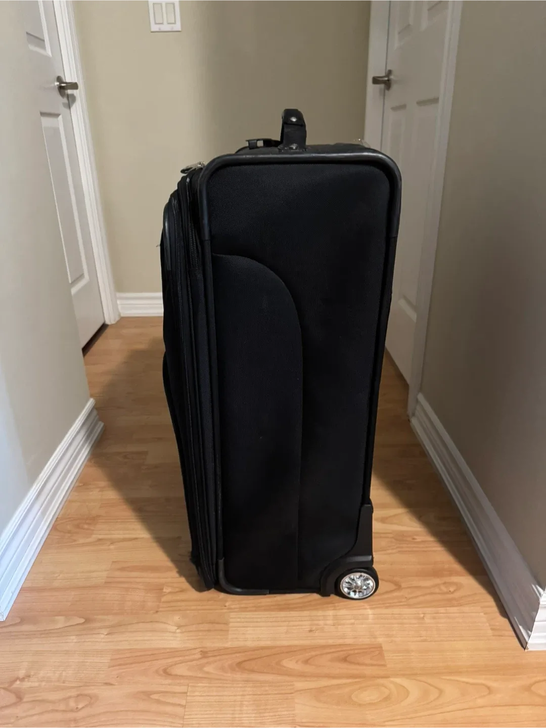 Delsey large suitcase  - black image indicator(8)