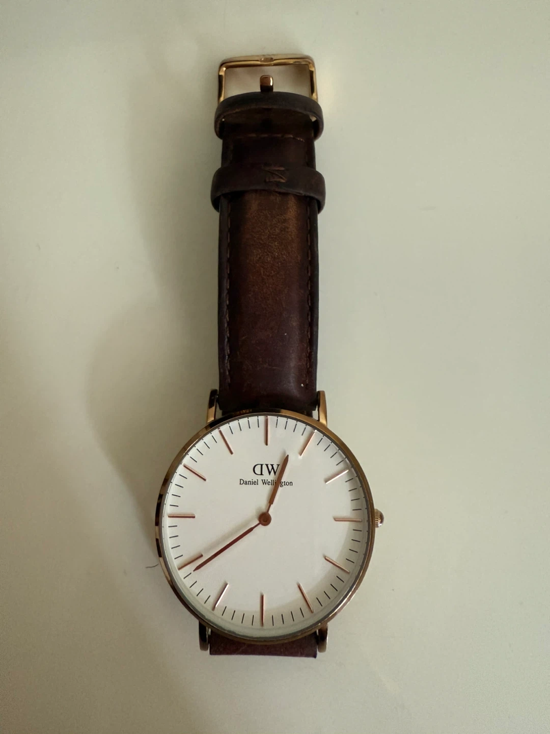 Daniel Wellington women Watch with Leather Strap。