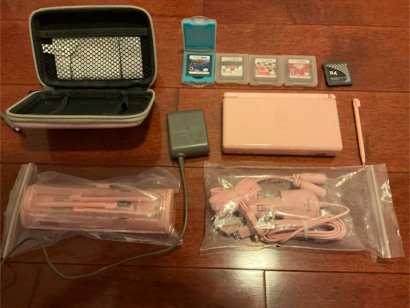 Nintendo DS Lite with R4 Revolution for DS