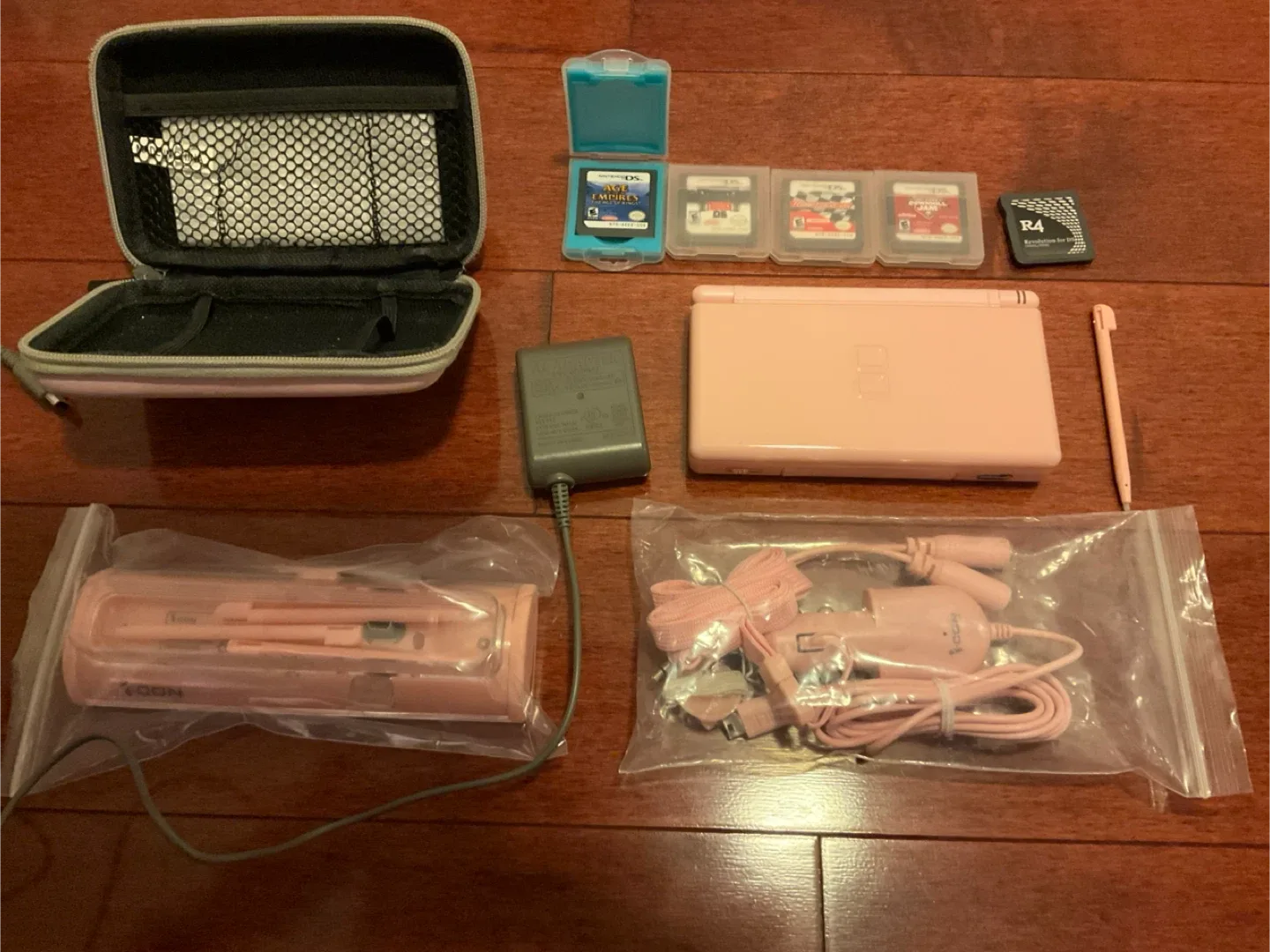 Nintendo DS Lite with R4 Revolution for DS