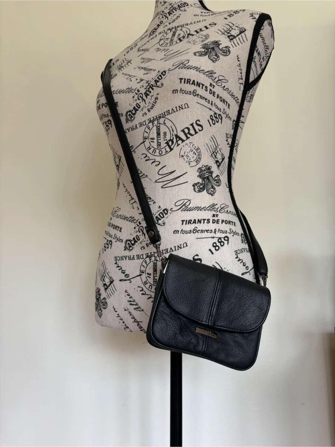 Vintage Lorenz Black Leather Crossbody Bag image indicator(4)