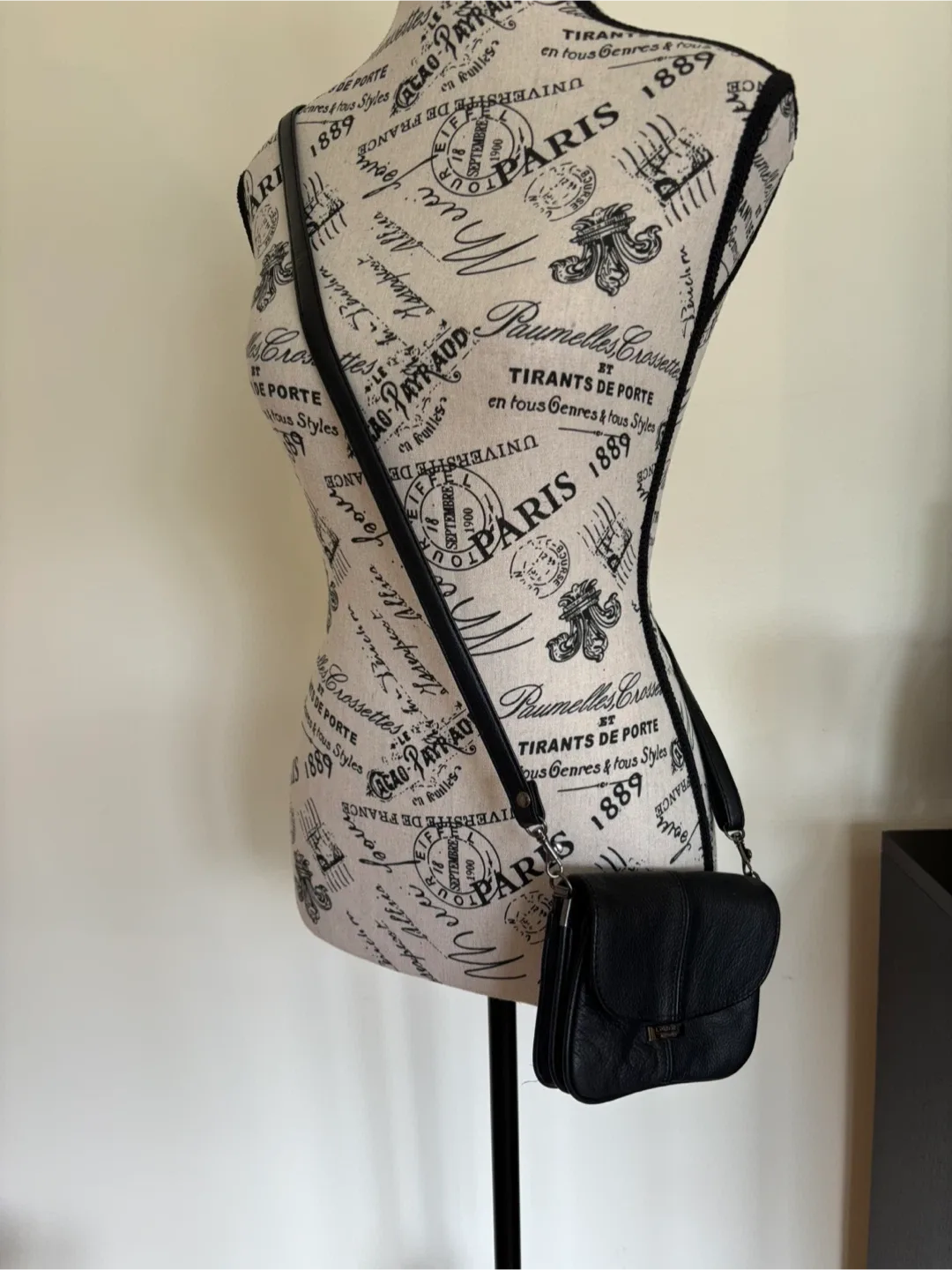 Vintage Lorenz Black Leather Crossbody Bag image indicator(5)