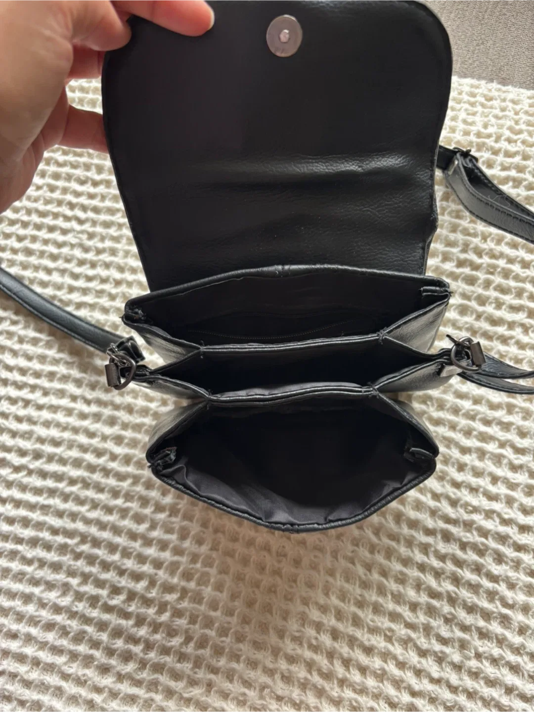 Vintage Lorenz Black Leather Crossbody Bag image indicator(7)