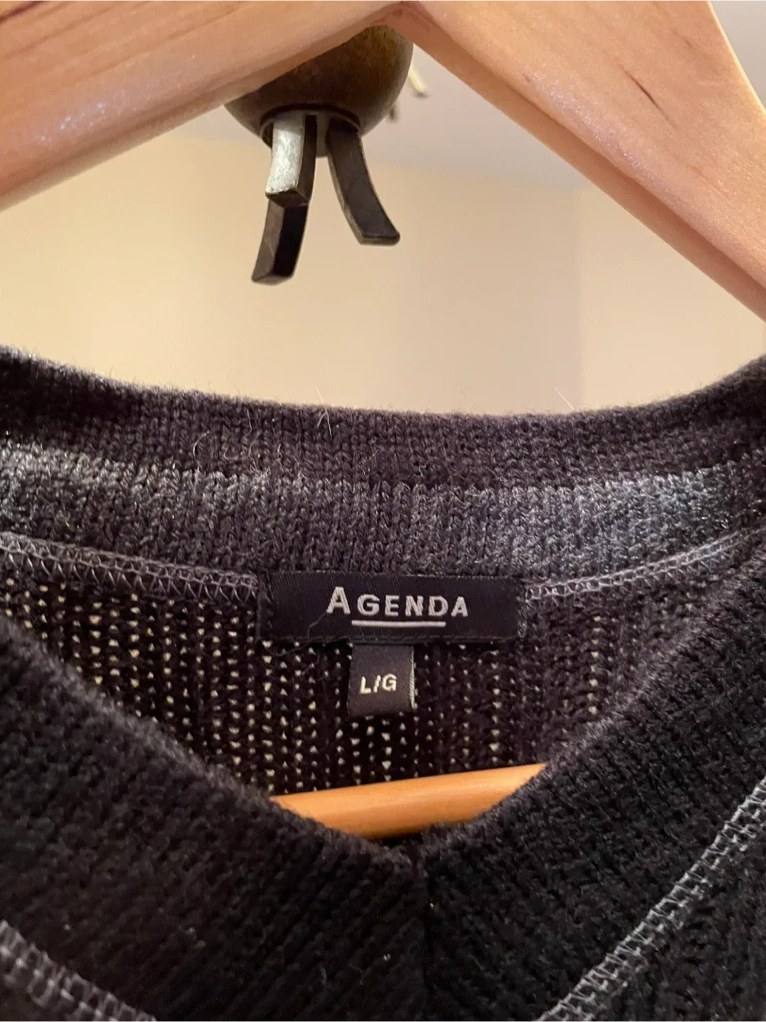 Agenda L/G Black V-Neck Sweater image indicator(2)