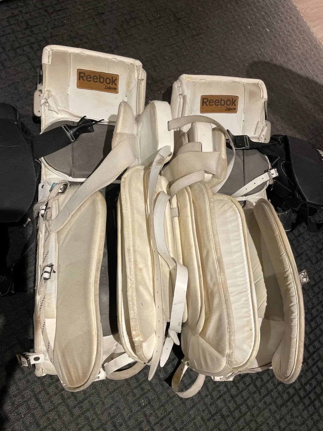 Reebok Premier Pro P4 Goalie Pads 34+1 image indicator(4)