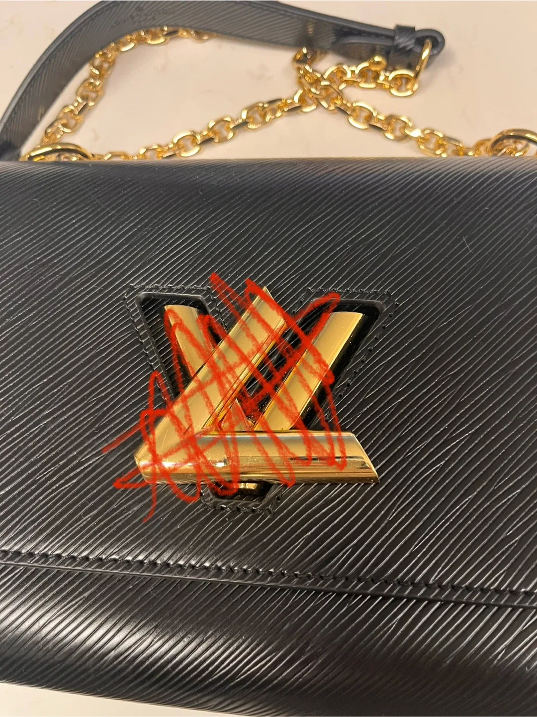 Louis Twist MM bag image indicator(2)