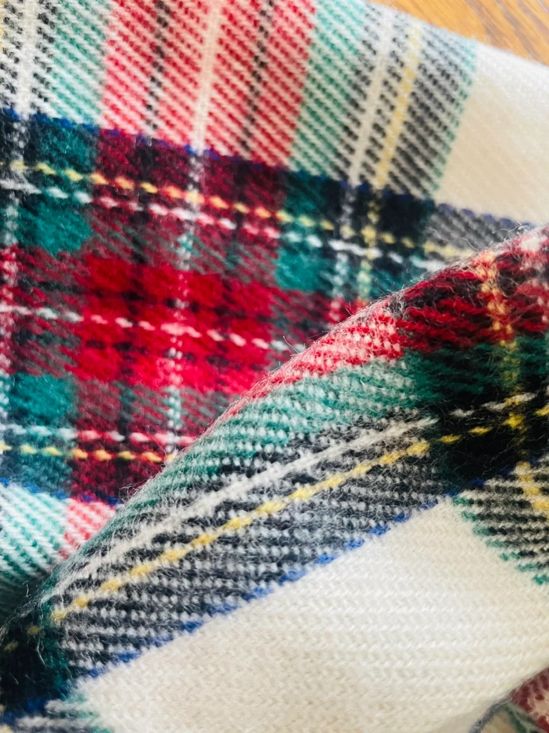 Plaid Scarf - Cozy and Stylish! image indicator(2)