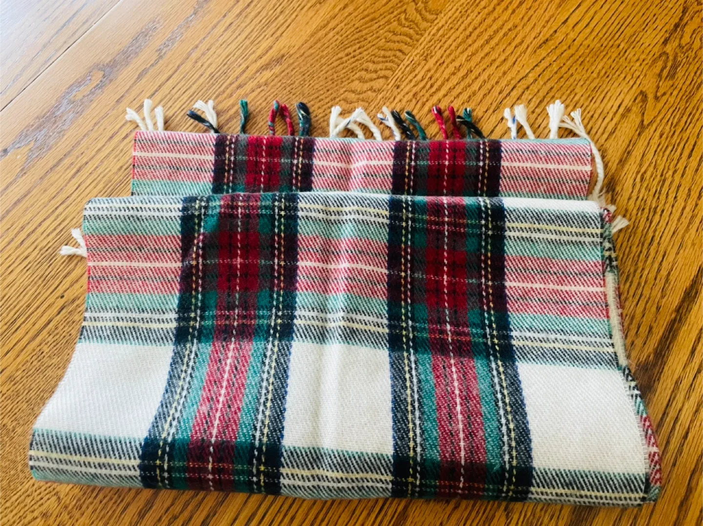 Plaid Scarf - Cozy and Stylish! image indicator(3)