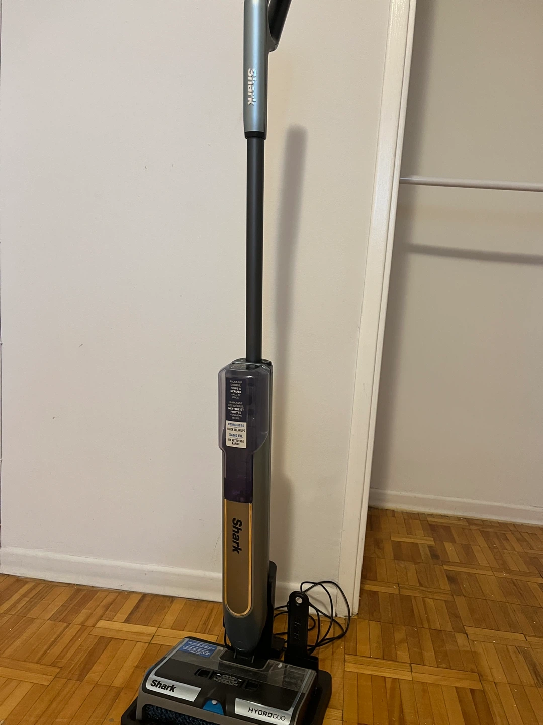 Shark HydroVac Cordless Vaccum and Mop - photo 4