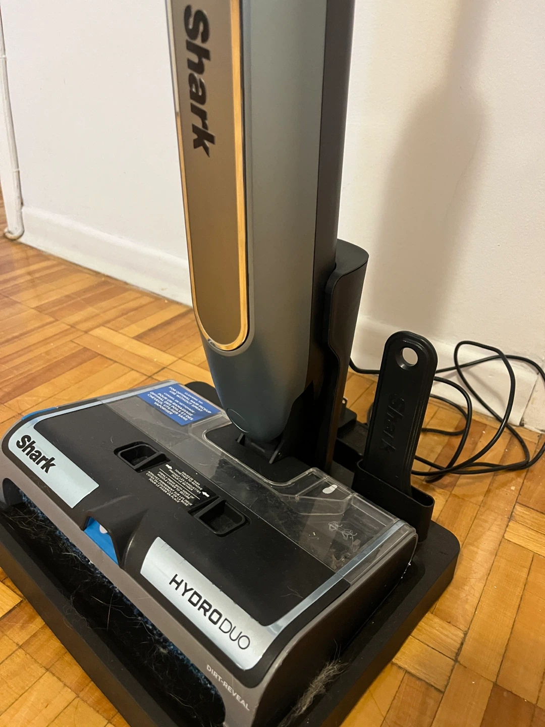 Shark HydroVac Cordless Vaccum and Mop - photo 3