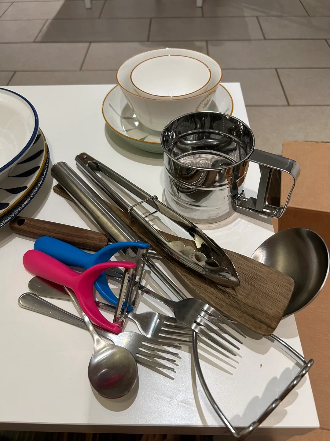 Mixed Kitchen Utensils & Cookware Set Box all for 10$ image indicator(3)