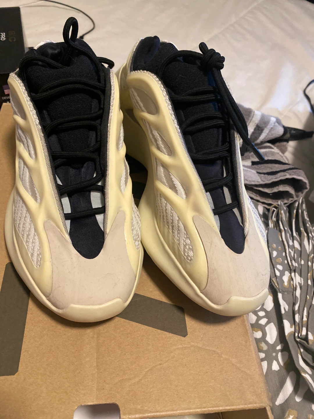 Adidas Yeezy 700
