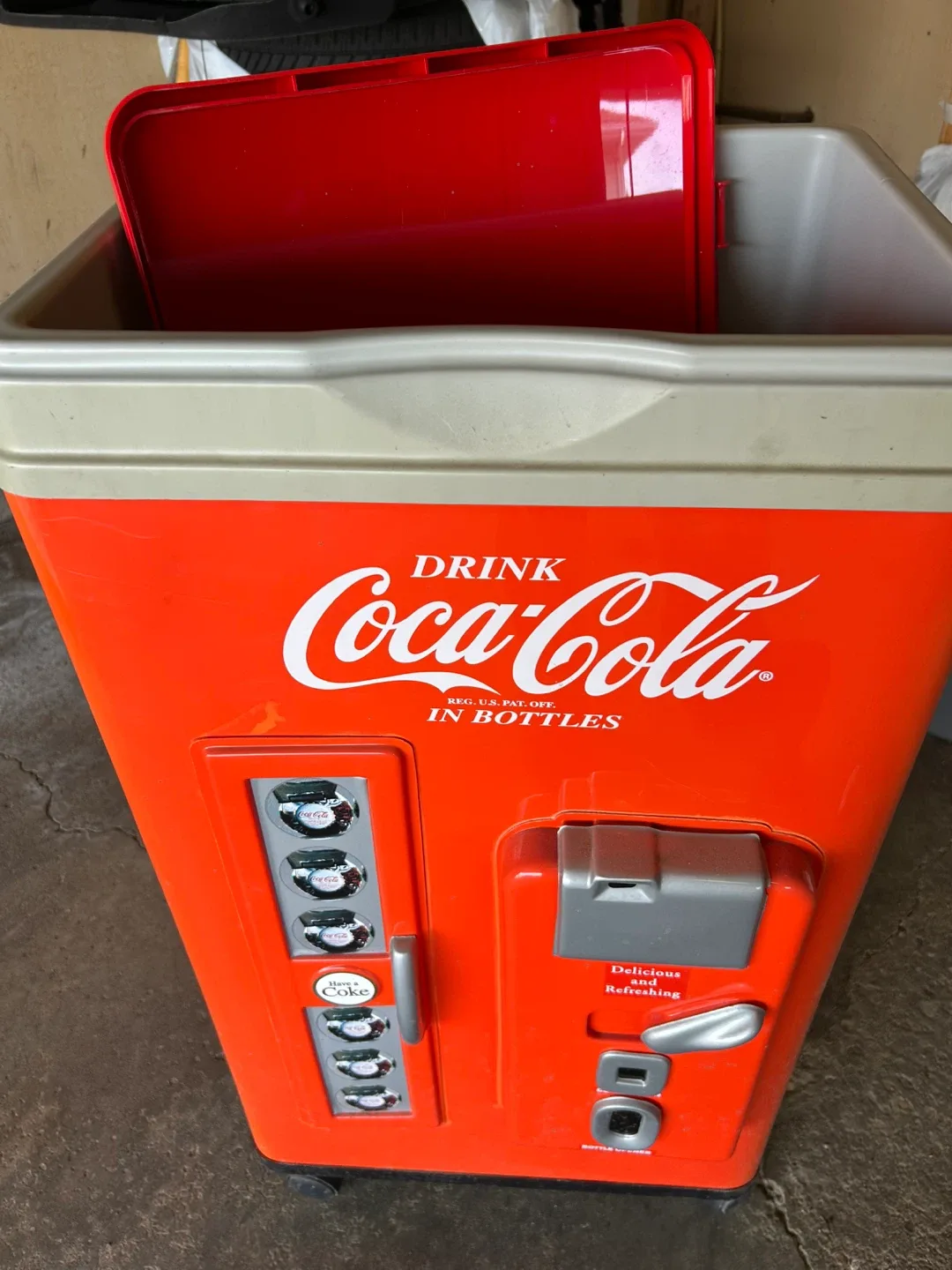 Coca-Cola Vending Machine Style Cooler image indicator(2)