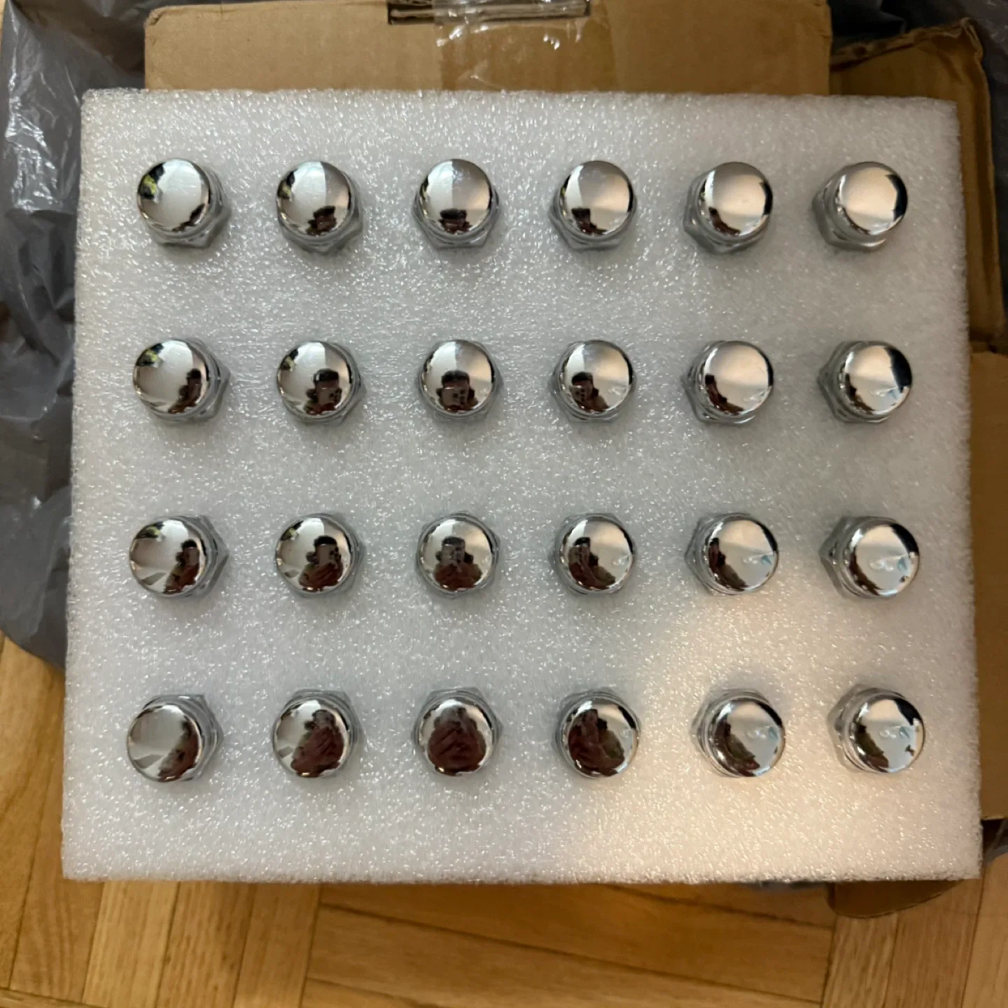 Lug Nuts 14x1.5 A Express 1500 Silverado 1500 image indicator(2)