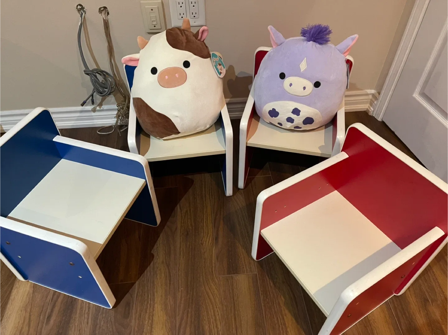 Cubed wood chairs for Toddlers, daycare / nursery school image indicator(2)