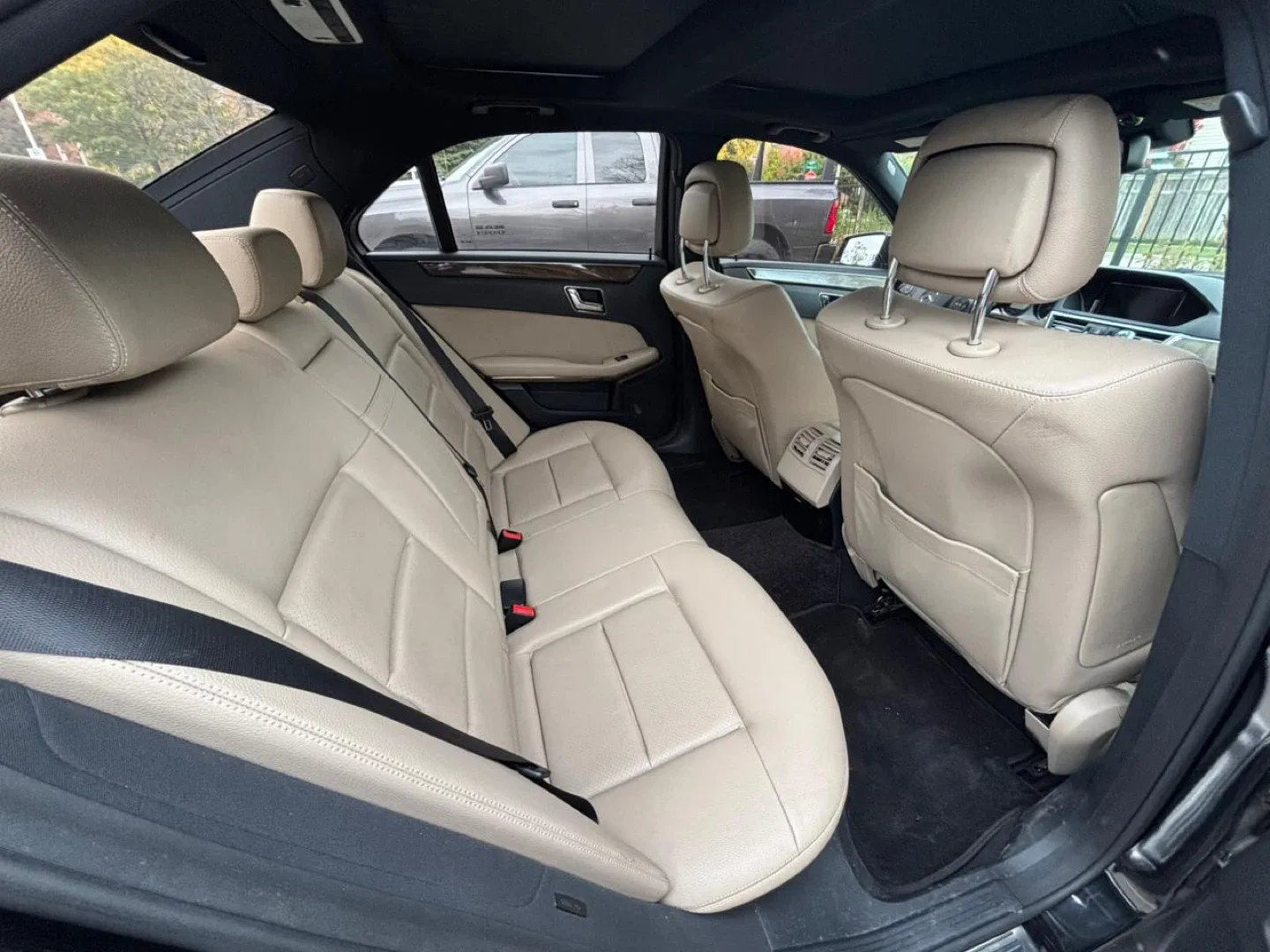 Mercedes-Benz E 350 4MATIC image indicator(5)