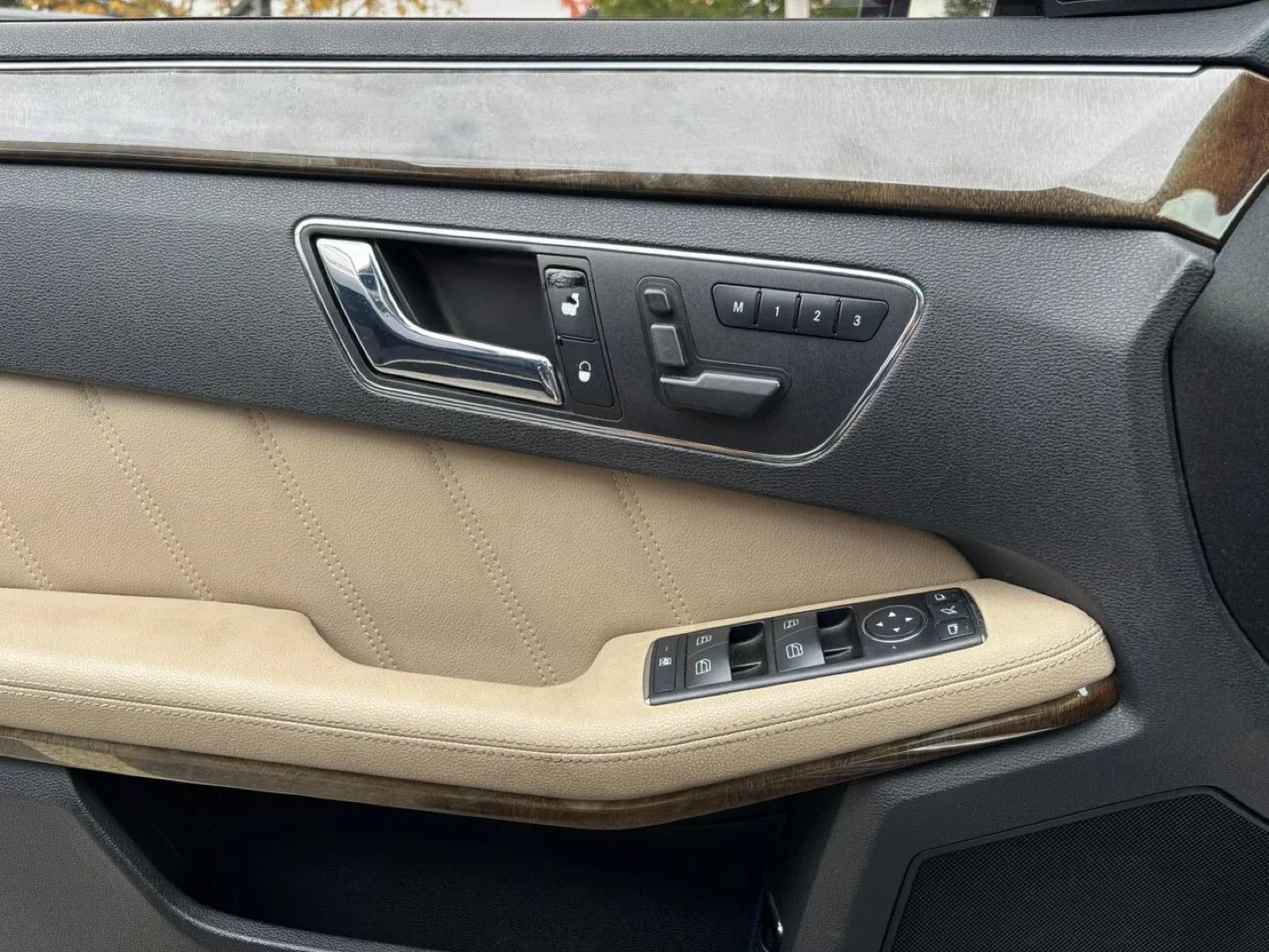 Mercedes-Benz E 350 4MATIC image indicator(6)