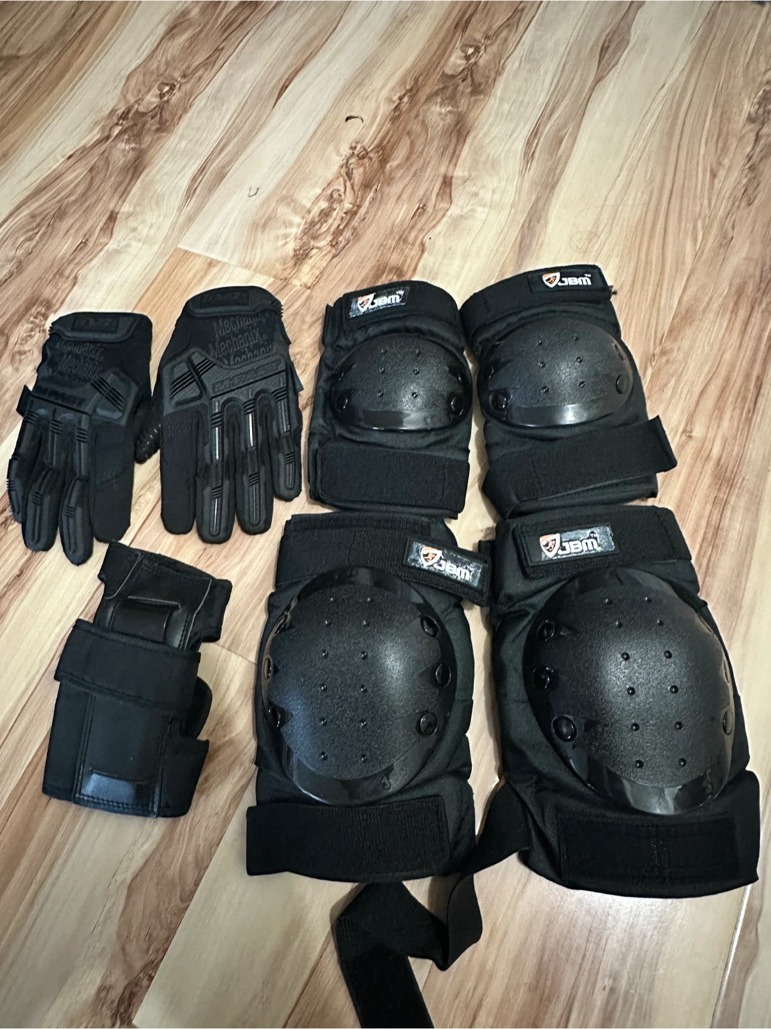JBM Protective Gear Set - Knee, Elbow Pads & Gloves - L