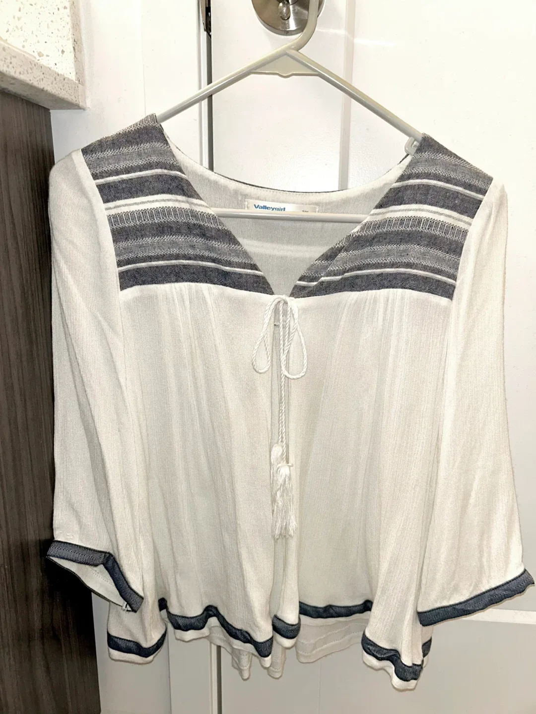 (Like new) cute cardigan top thumbnail