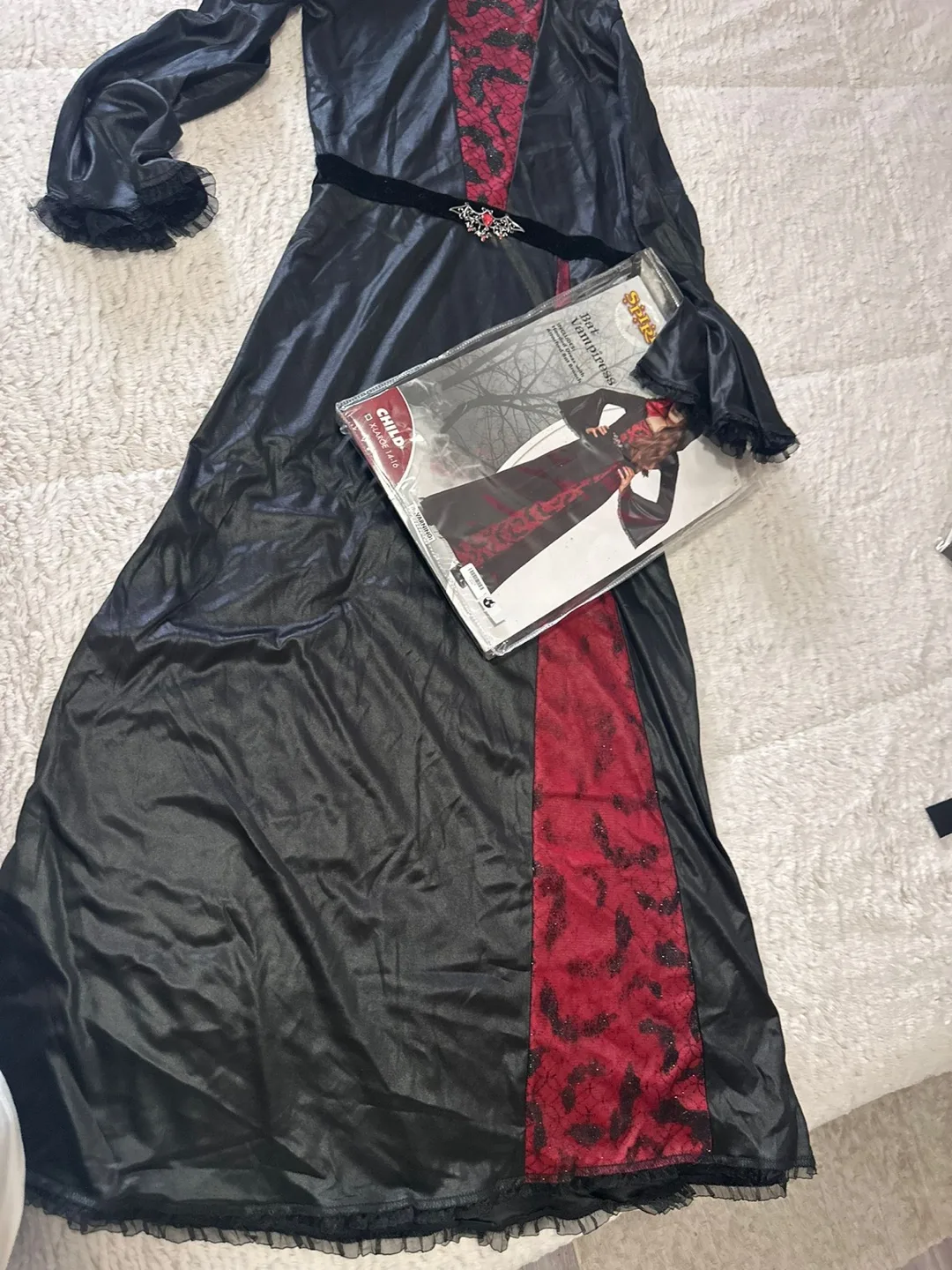 Child's Vampire Costume image indicator(2)