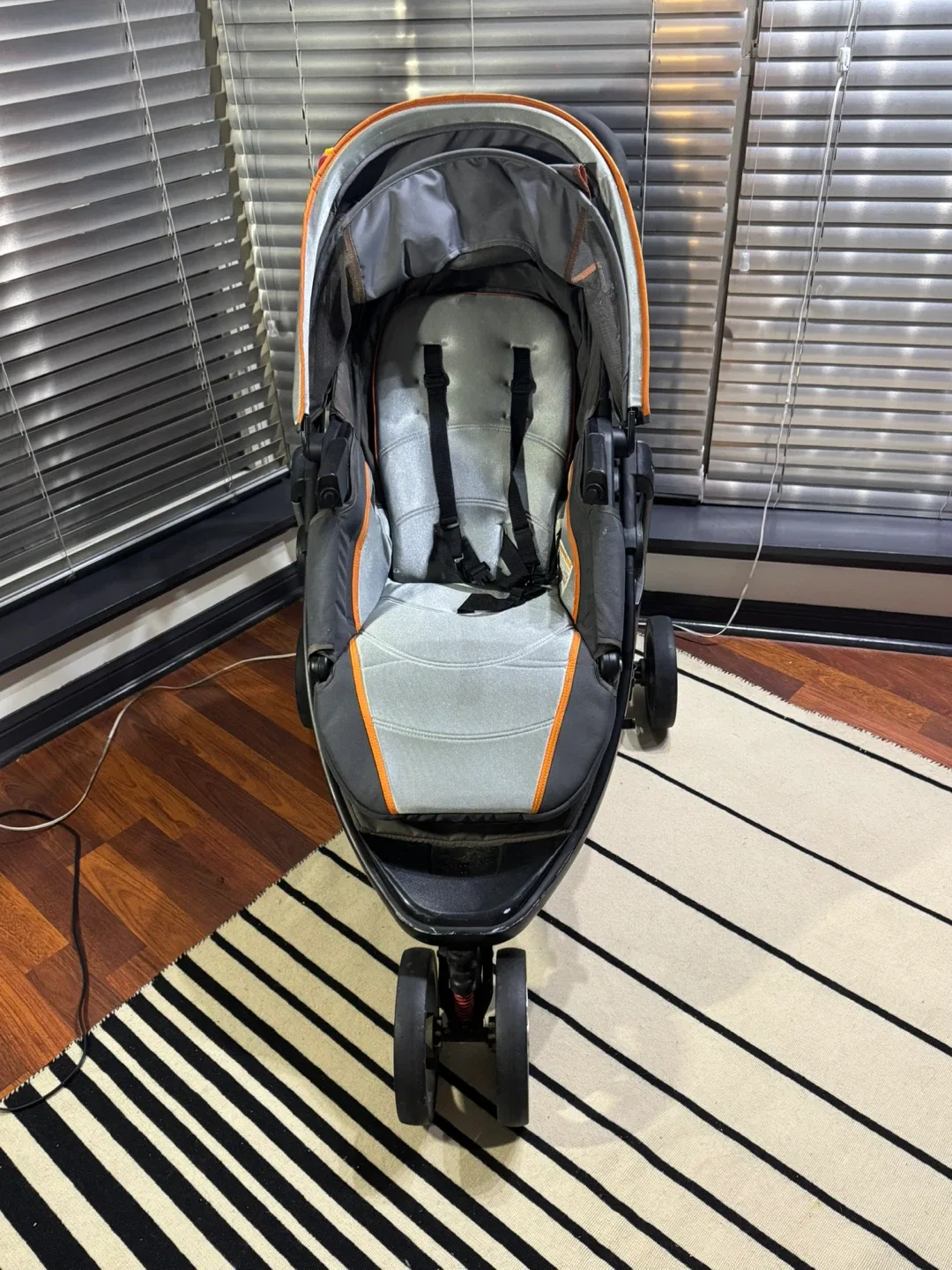 Graco Stroller with running cover image indicator(8)