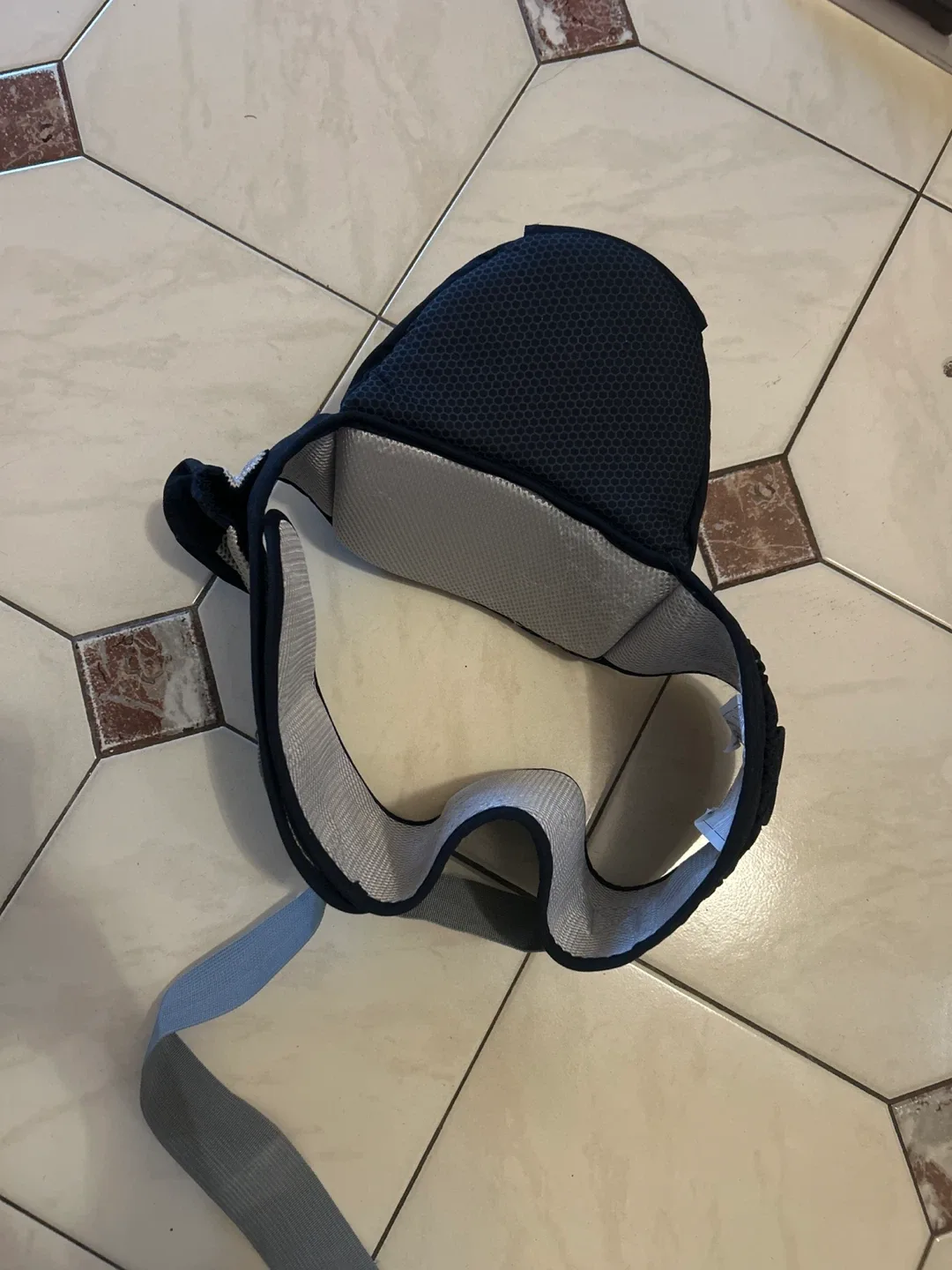 ASSIKTE Baby hip seat  - Black image indicator(2)