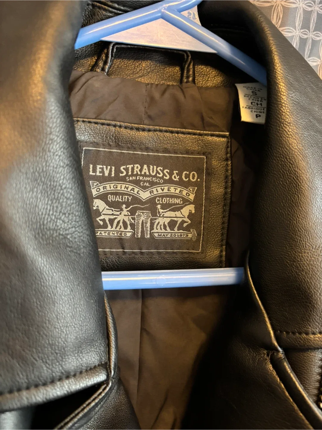 Levi's Black Faux Leather Jacket - Size Small image indicator(2)